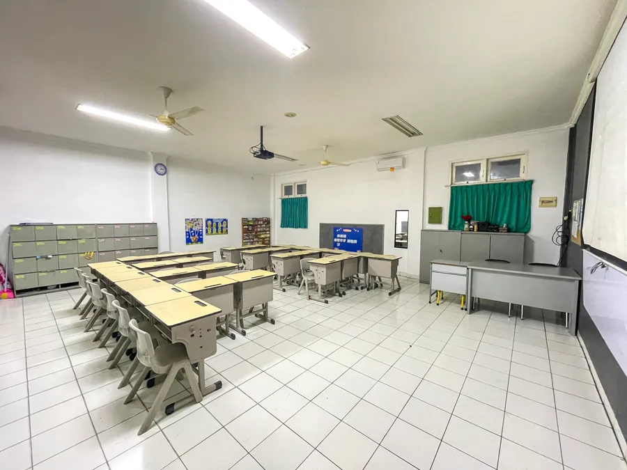 Ruang kelas berfasilitas lengkap