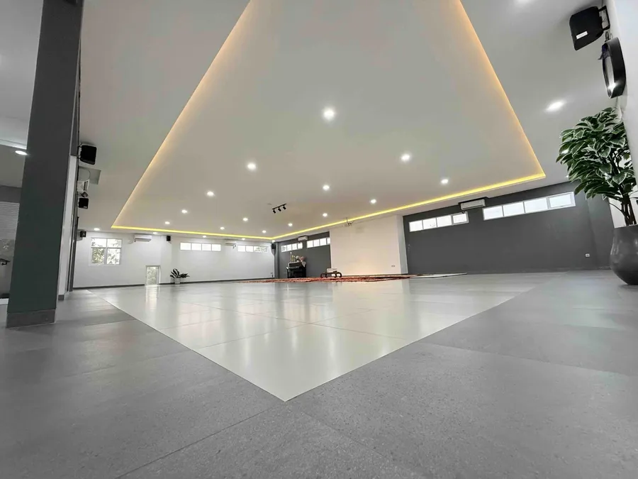 Mini Hall